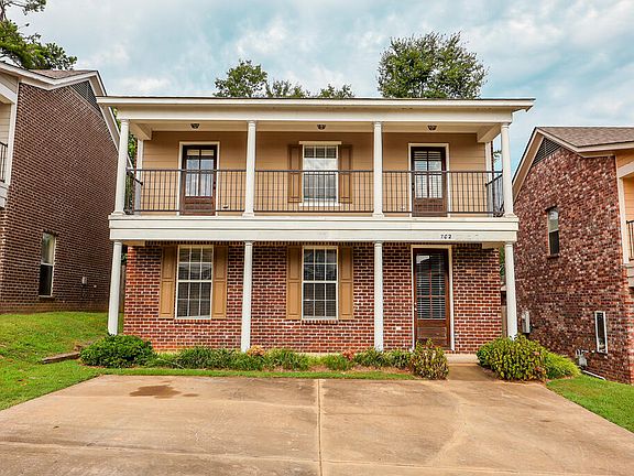 2nd image of 702 Southpointe Commons Loop