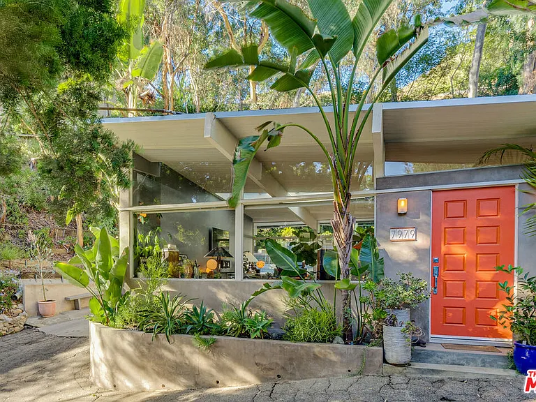 7979 Willow Glen Rd — Photo 1
