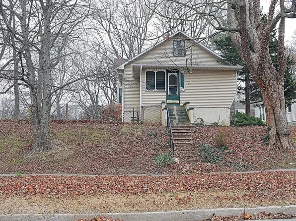 704 2nd St E, Scott City, MO 63780