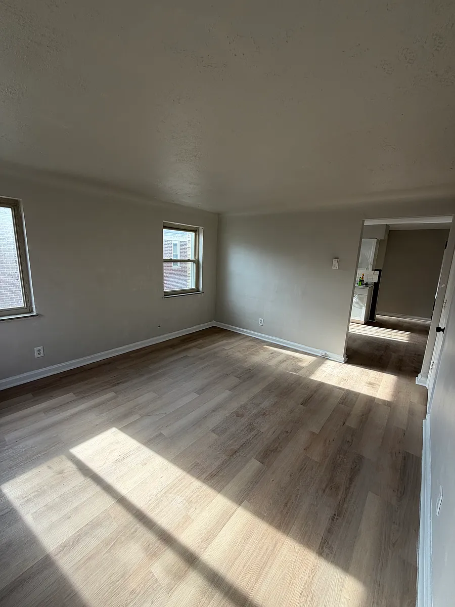 Building Photo - 7139 Eastlawn Dr #1