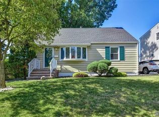 8 Rector Pl, Bloomfield, NJ 07003