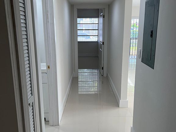 2nd image of 1471 W 43rd Pl APT 106