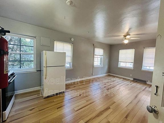 4th image of 131 E 6th St Unit 1