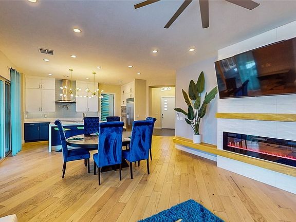 3rd image of 6714 Desert Crimson St