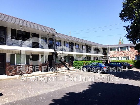 3rd image of 1135 SE 27th Ave