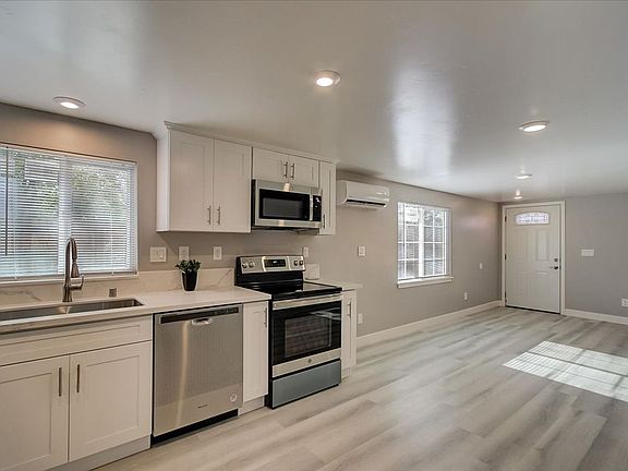 3rd image of 3324 Branch St #3326