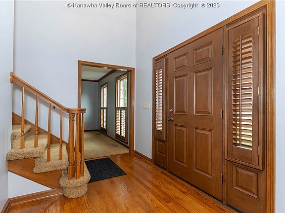 3rd image of 132 Willowood Cir