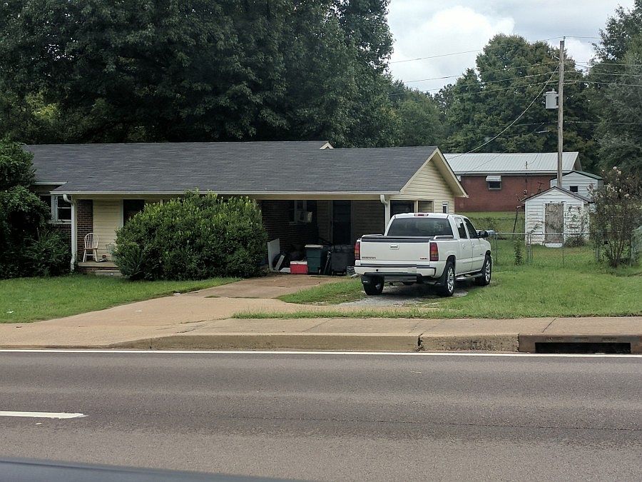 2nd image of 2554 N Meridian St
