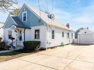 28 Spenstone Rd, Cranston, RI 02910