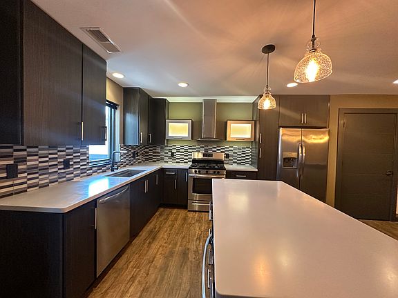 4th image of 101 N Howard St #B