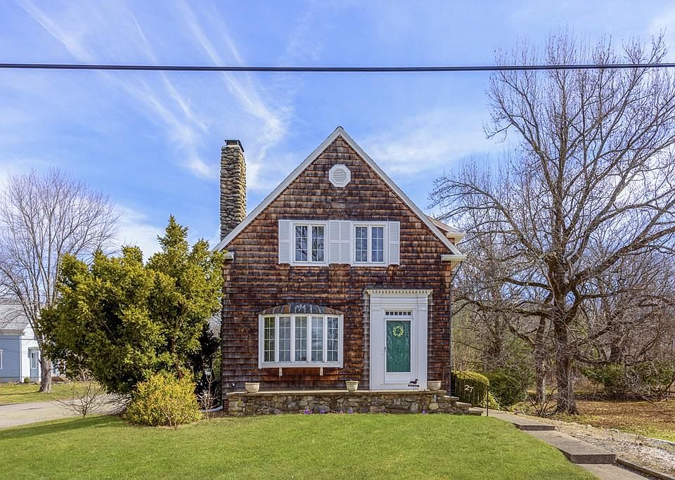 1st image of 27 Pleasant St