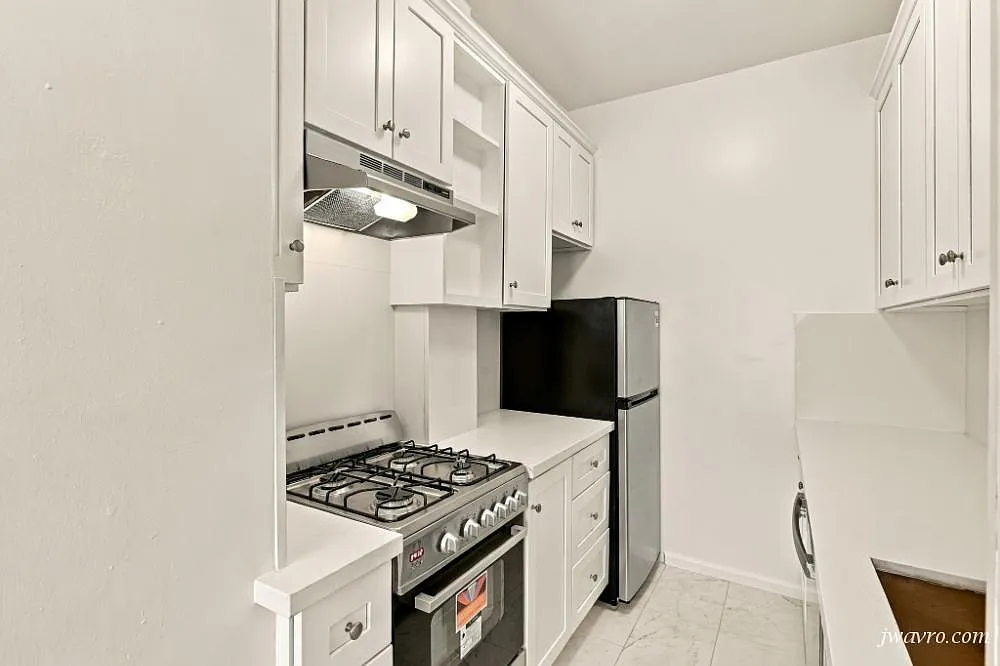 Wow! Spacious Quiet Remodeled Studio! Excellent Location! — Photo 1