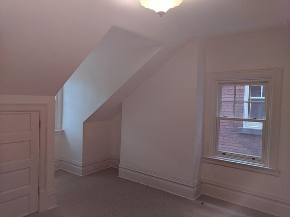 2nd image of 915 Saint James St