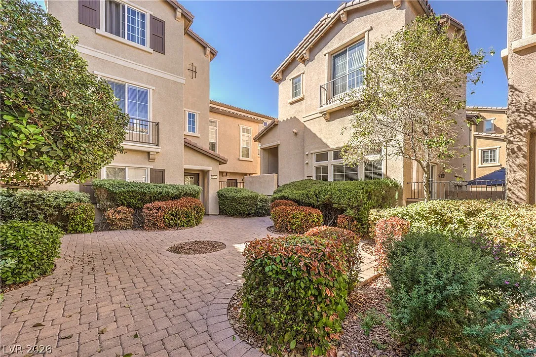 3 bed, 3.0 bath, 1769 sqft, $2,245 — Photo 3