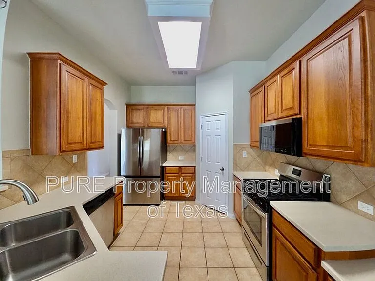 1104 Kensington Castle Trl — Photo 9