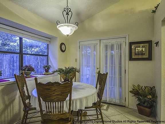 3rd image of 1350 Daffodil Ln