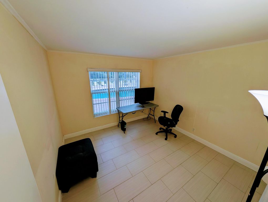 2860 NE 14th Street Causeway #102d, photo 4