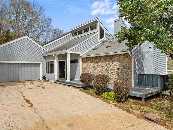 2nd image of 1493 Iroquois Dr