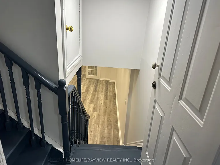 36 Rosanna Cres — Photo 3