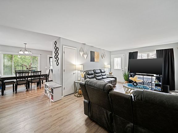 4th image of 10093 W Ford Ave