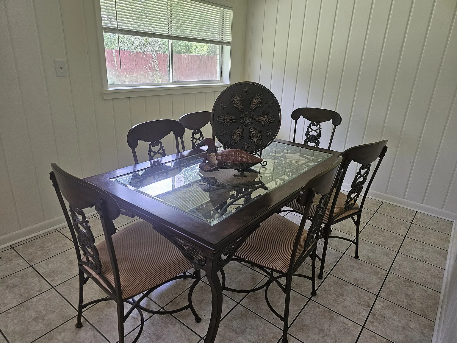 9 bed, 2650 sqft, $4,850 — Photo 2