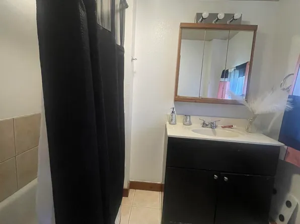 700 E 3rd St, Carroll, IA 51401