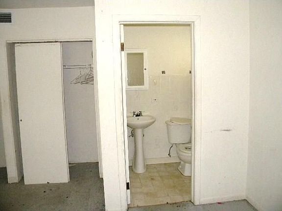 4th image of 1478 Stanley Blvd