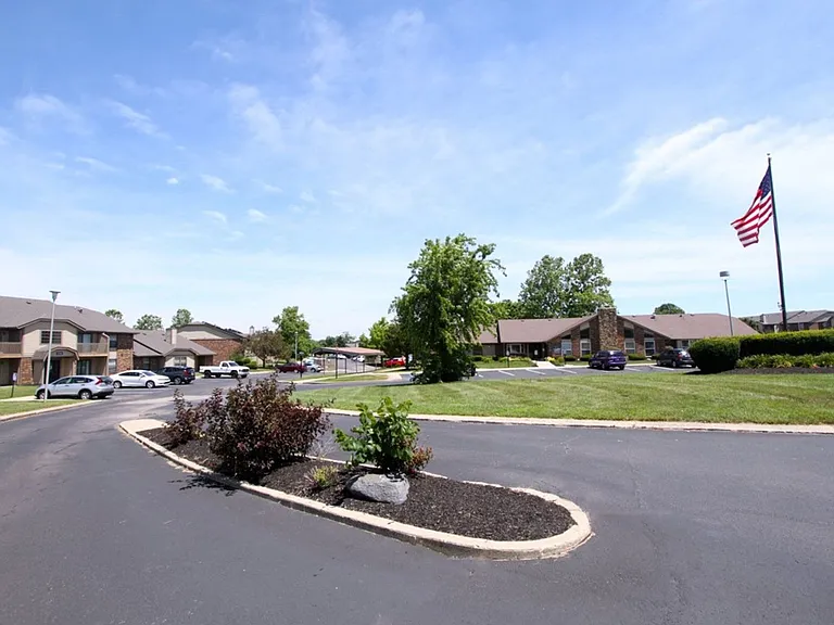 Cross Lakes Apartments — Photo 16