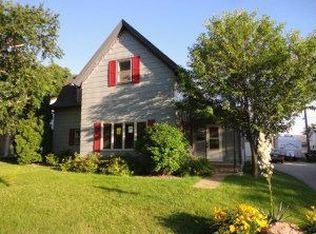 151 E 7th St, Zumbrota, MN 55992