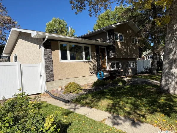 147 Fuhrmann Crescent, Regina, SK S4R 7W2
