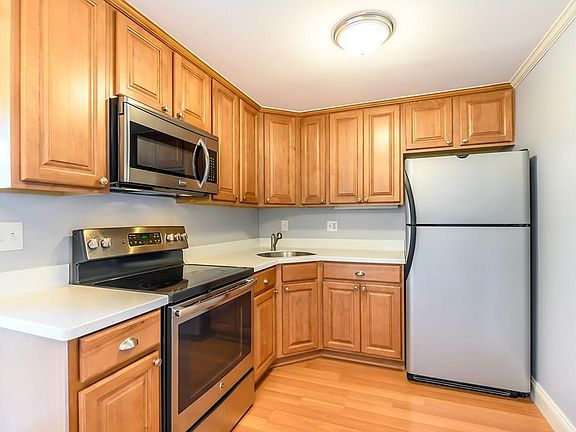 3rd image of 80C Washington Park Dr APT 10