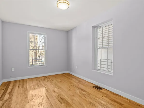 807 Elsmere Place image 12 of 15