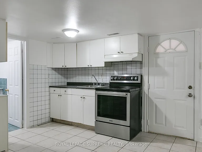 422 Oakwood Ave #BASEMENT — Photo 4