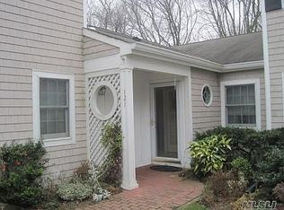 121 Corral Ln, Bay Shore, NY 11706