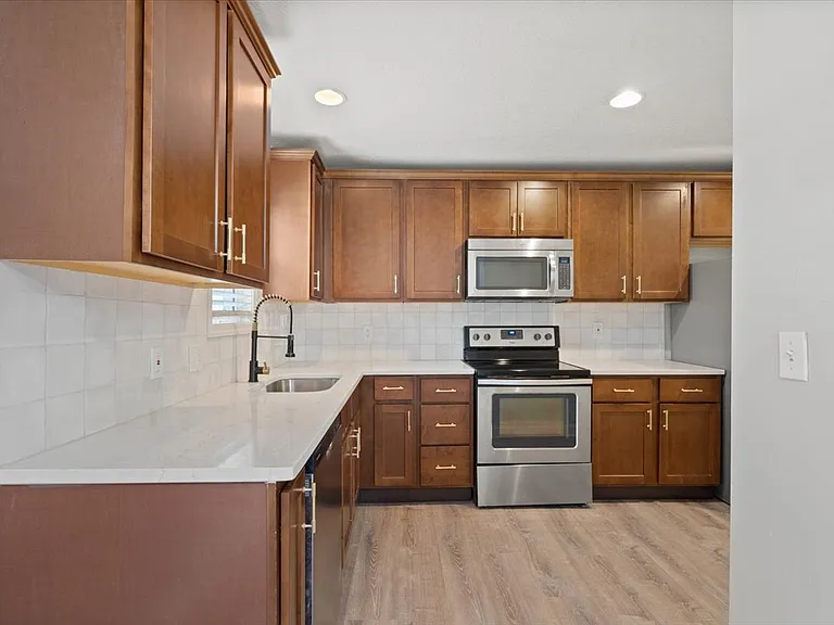 301 E 82nd St — Photo 3