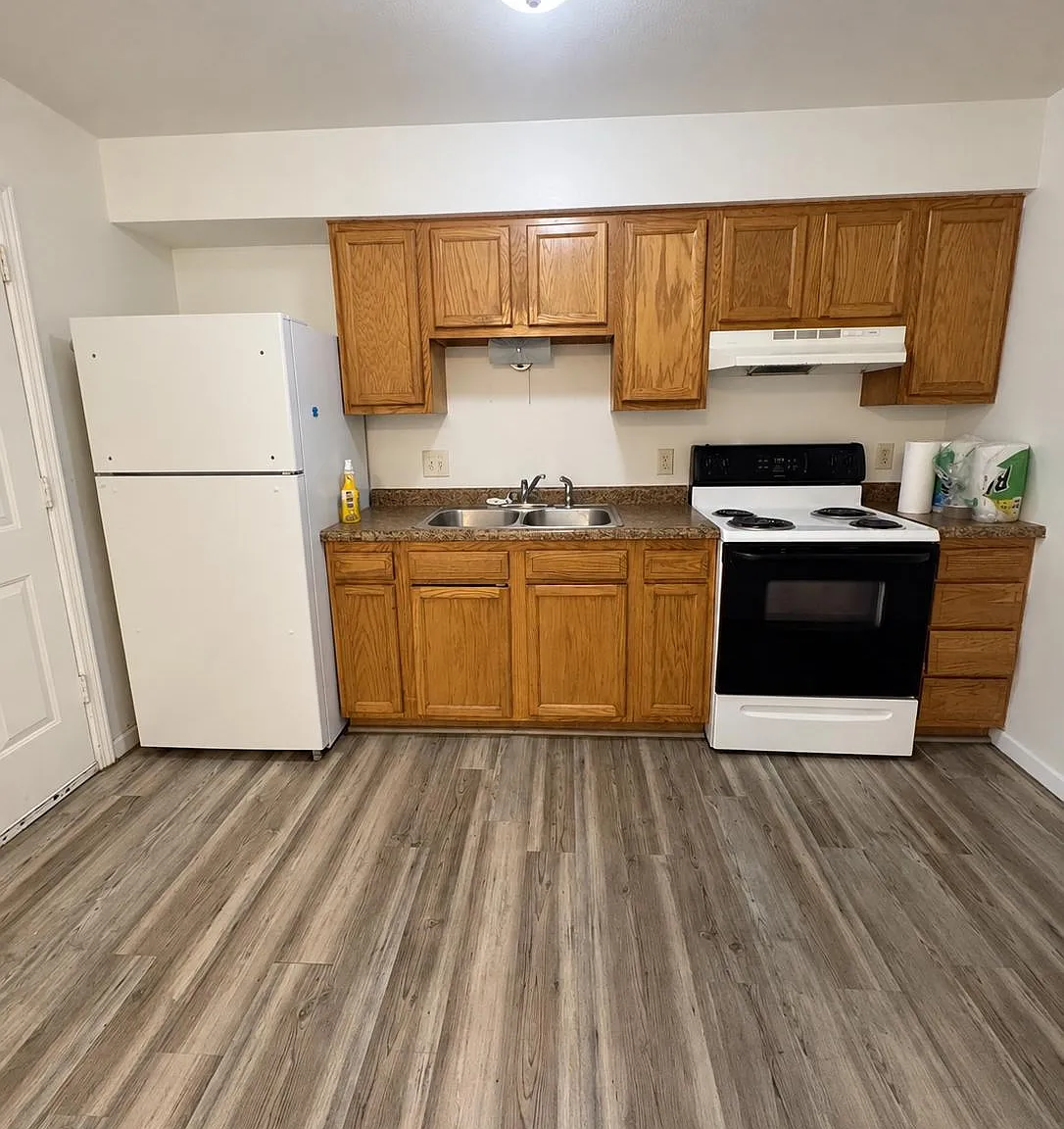 3 bed, 1.5 bath, 1100 sqft, $1,100 — Photo 3