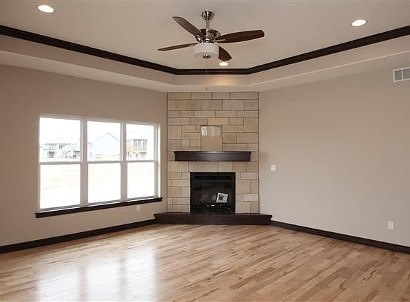 3rd image of 703 Ground Plum Cir