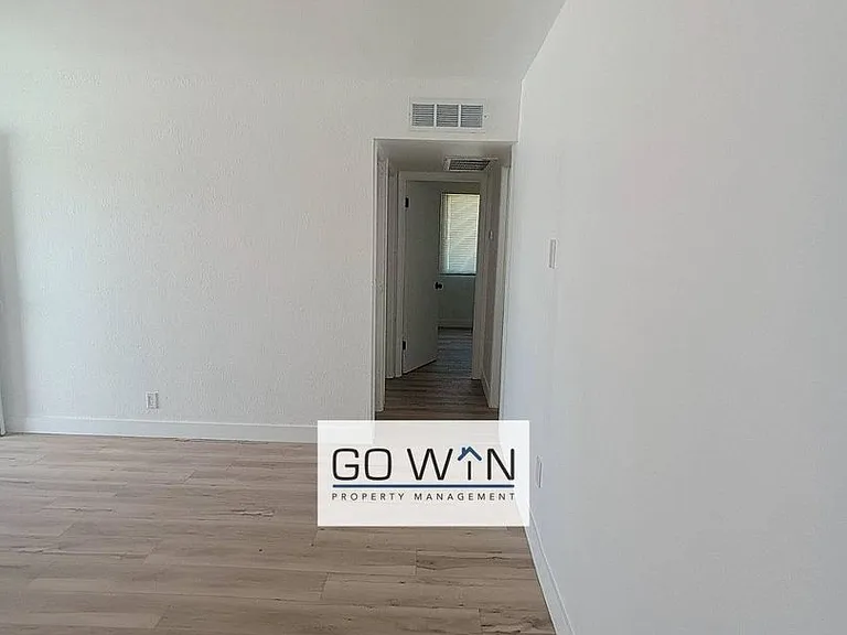 54 W Southern Ave — Photo 4