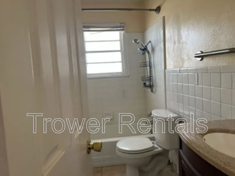 2406 Cambridge St — Photo 15