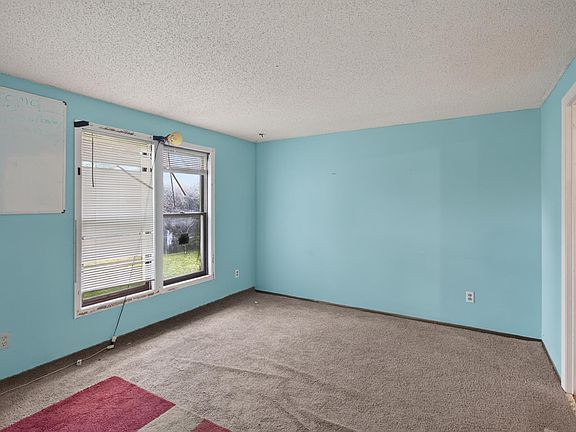 3rd image of 1081 Zemble St