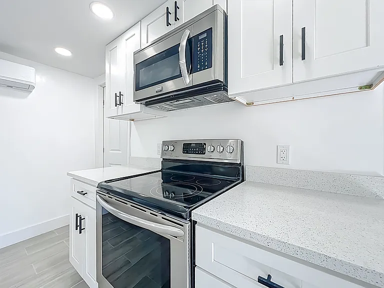 6920 Delano Ave — Photo 10