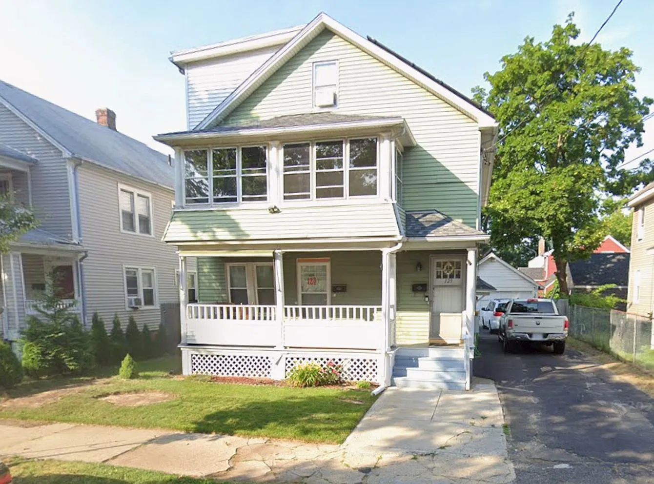 3 bed, 1.0 bath, 1000 sqft, $1,900 — Photo 1