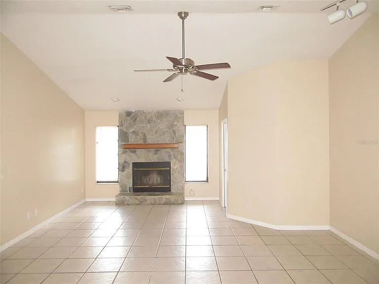 22182 Peachland Blvd — Photo 7