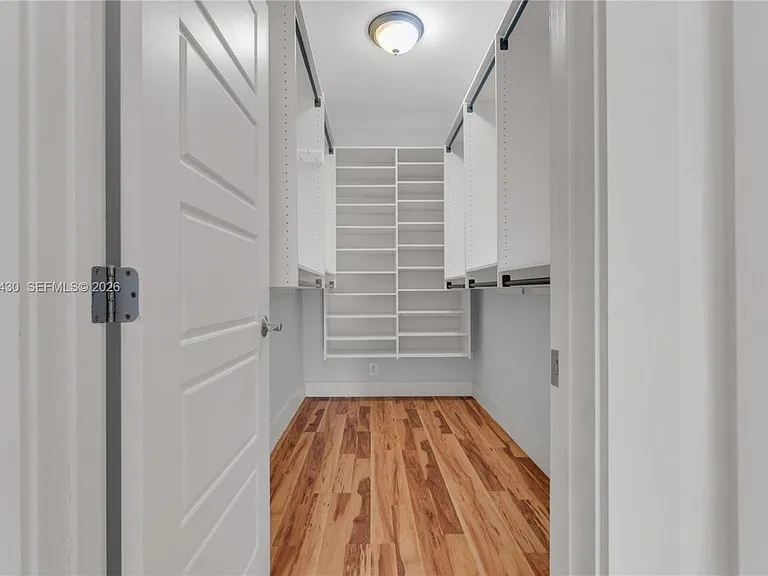 549 NE 12th Ave #1 — Photo 31