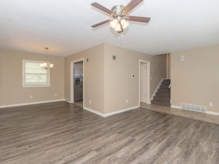 6700 NW Evelyn St — Photo 5