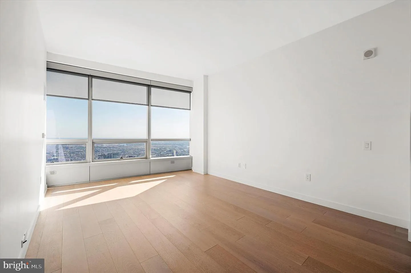 2 bed, 1128 sqft, $4,665 — Photo 4