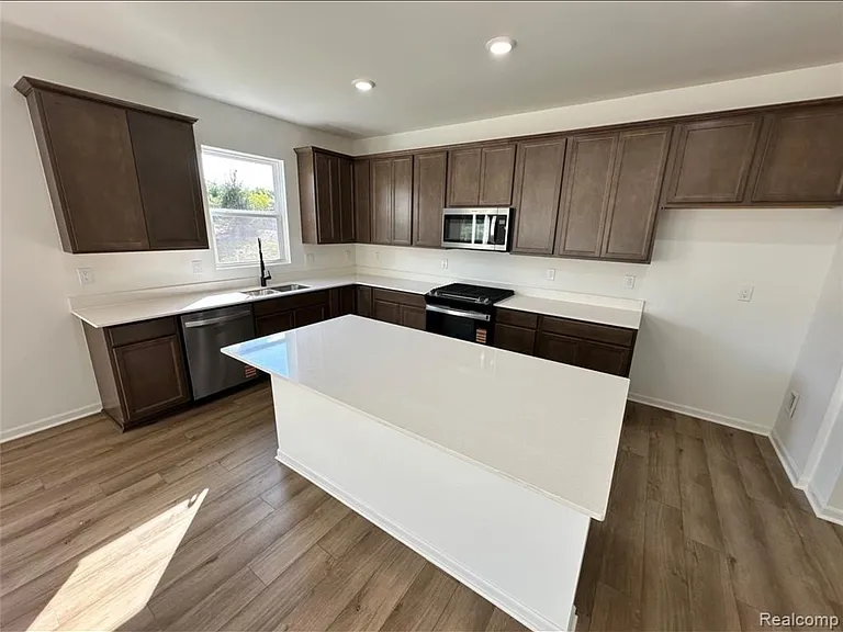 4881 Marquette Dr — Photo 6