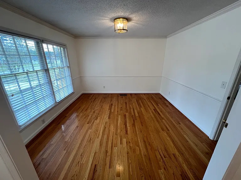 605 Regent Rd — Photo 28