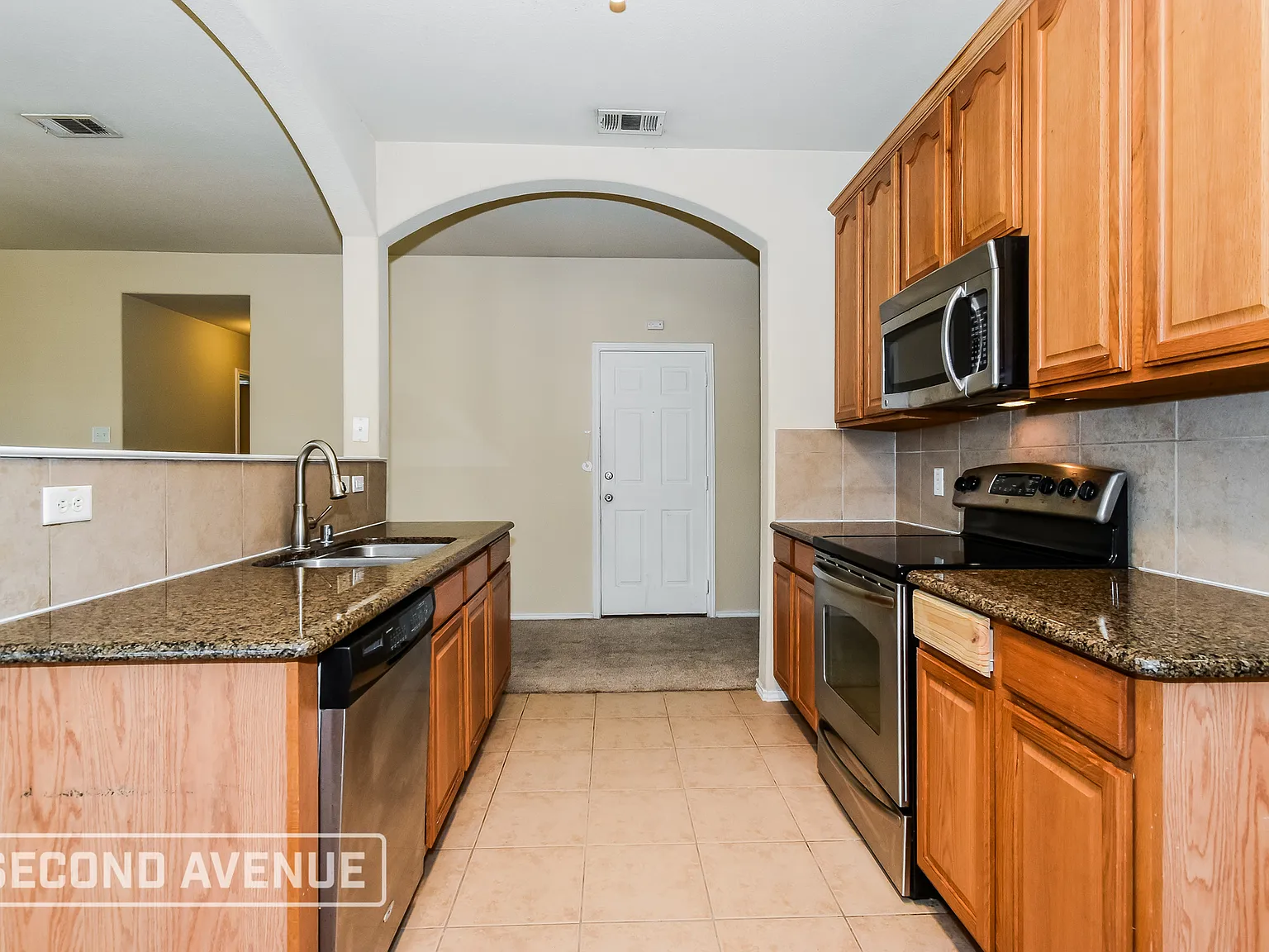 4 bed, 2.0 bath, 1810 sqft, $2,099 — Photo 4