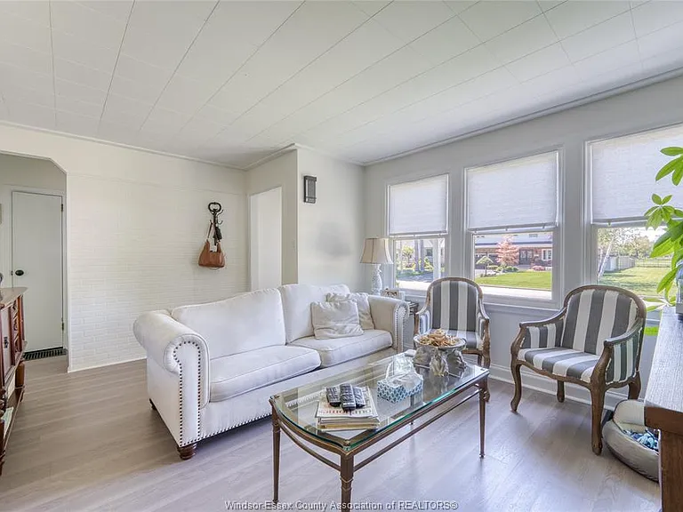 4062 Roseland Dr E — Photo 8